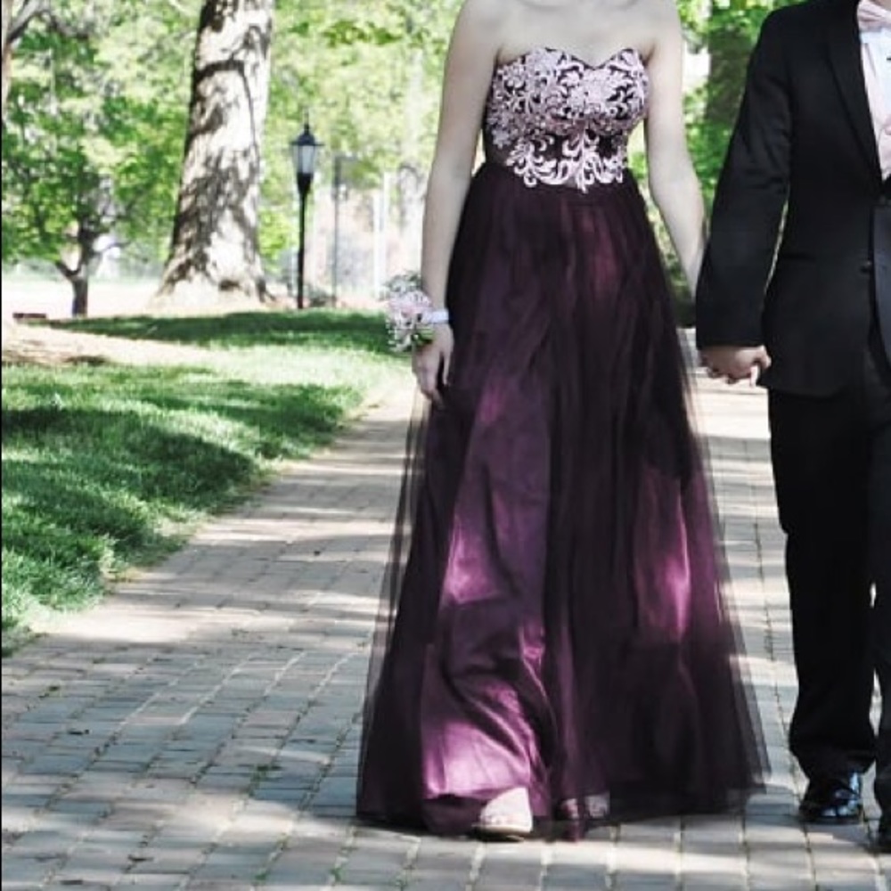 PROM DRESS DAVIDS BRIDAL DESIGNER BURGUNDY